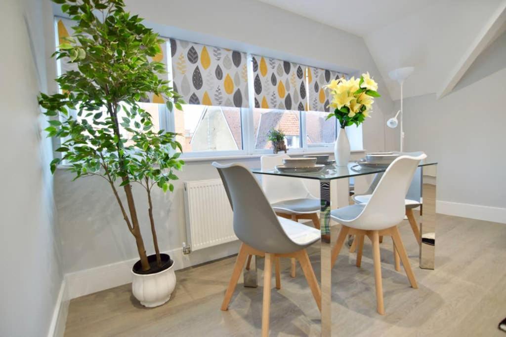 Morden Central Self Contained Flat By Cozynest Reading Eksteriør bilde